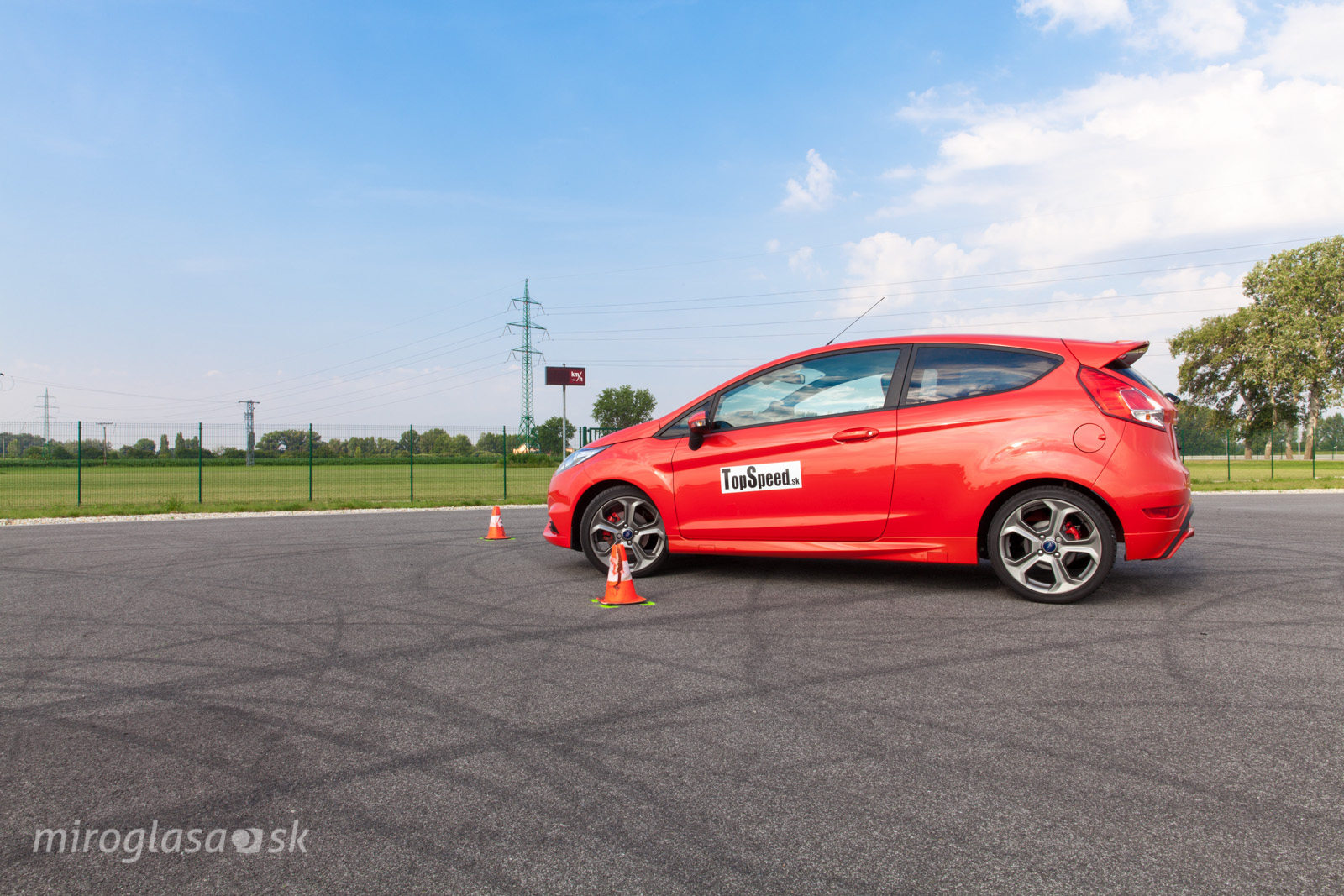 2013-TopSpeed.sk-test-Ford-Fiesta-ST-mk7-02.jpg