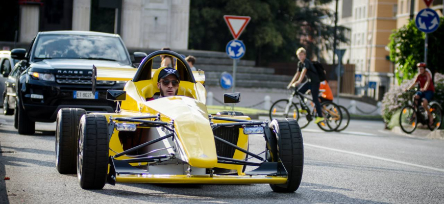 Chceli by ste jazdiť do práce elektrickou formulou?