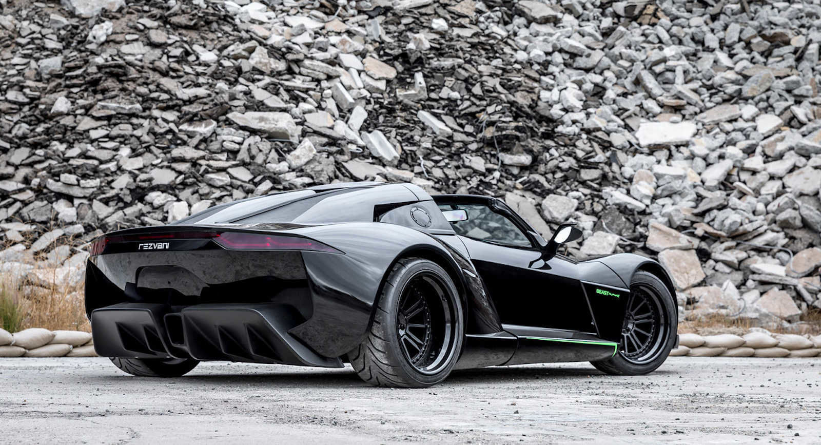 700 k Rezvani Beast Alpha X Blackbird nazvali po slávnom lietadle