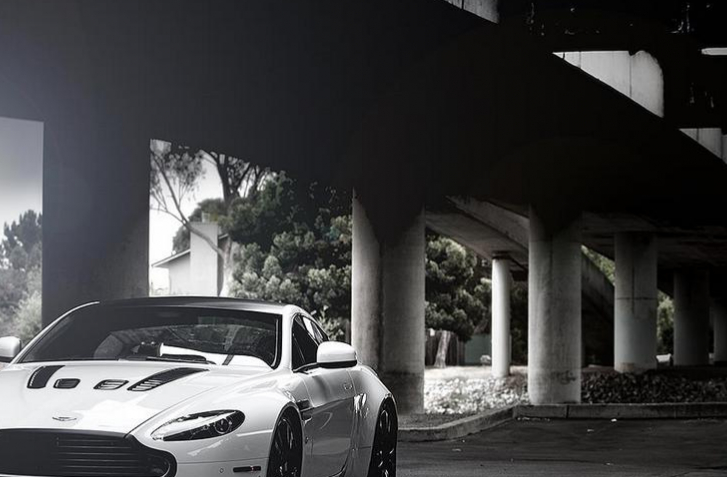 Aston Martin V12 Vantage (Kirb photography)
