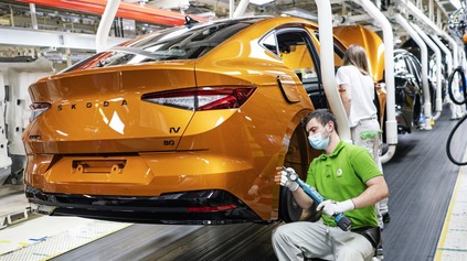 ŠKODA A VW OBMEDZIA KVÔLI INVÁZII NA UKRAJINU VÝROBU, CHÝBAJÚ IM DIELCE OD TAMOJŠÍCH FIRIEM