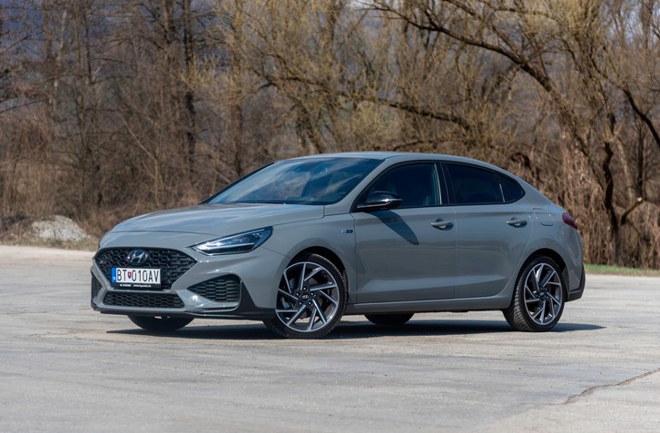 TESTUJEME HYUNDAI I30 FASTBACK 1.5 T-GDI. ČO VÁS ZAUJÍMA?