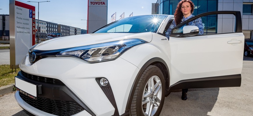 Toyota na Slovensku predala už 10 tisíc hybridov. Jubilejný je v Banskej Bystrici