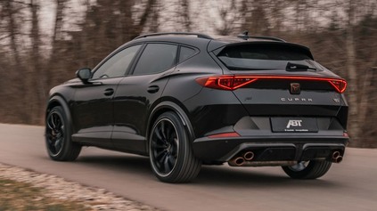 TÁTO CUPRA FORMENTOR VZ5 SI V ŠPRINTE NAMAŽE AJ SÚČASNÉ PORSCHE 911. DOPING MÁ MENO ABT