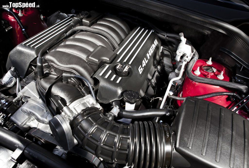 Jeep Grand Cherokee SRT8 poháňa nový 6,4-litrový motor HEMI® V-8 s 347 kW (471 k) a 630 Nm. To je o 45 k a 61 Nm viac, než mal predchodca s 6,1-litrovým motorom HEMI V-8.