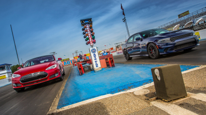 Tesla Model S P85D vs. Dodge Charger SRT Hellcat