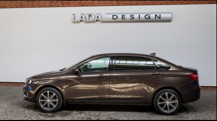 NOVÁ RUSKÁ LIMUZÍNA? LADA VESTA S RÁZVOROM DLHŠÍM NEŽ MÁ SUPERB?