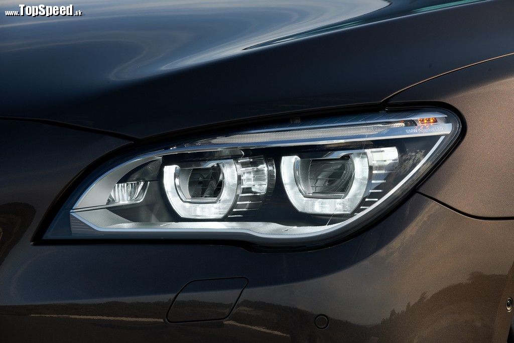 BMW vyzdvihuje nové predné svetlá, ktoré používajú populárnu technológiu LED.