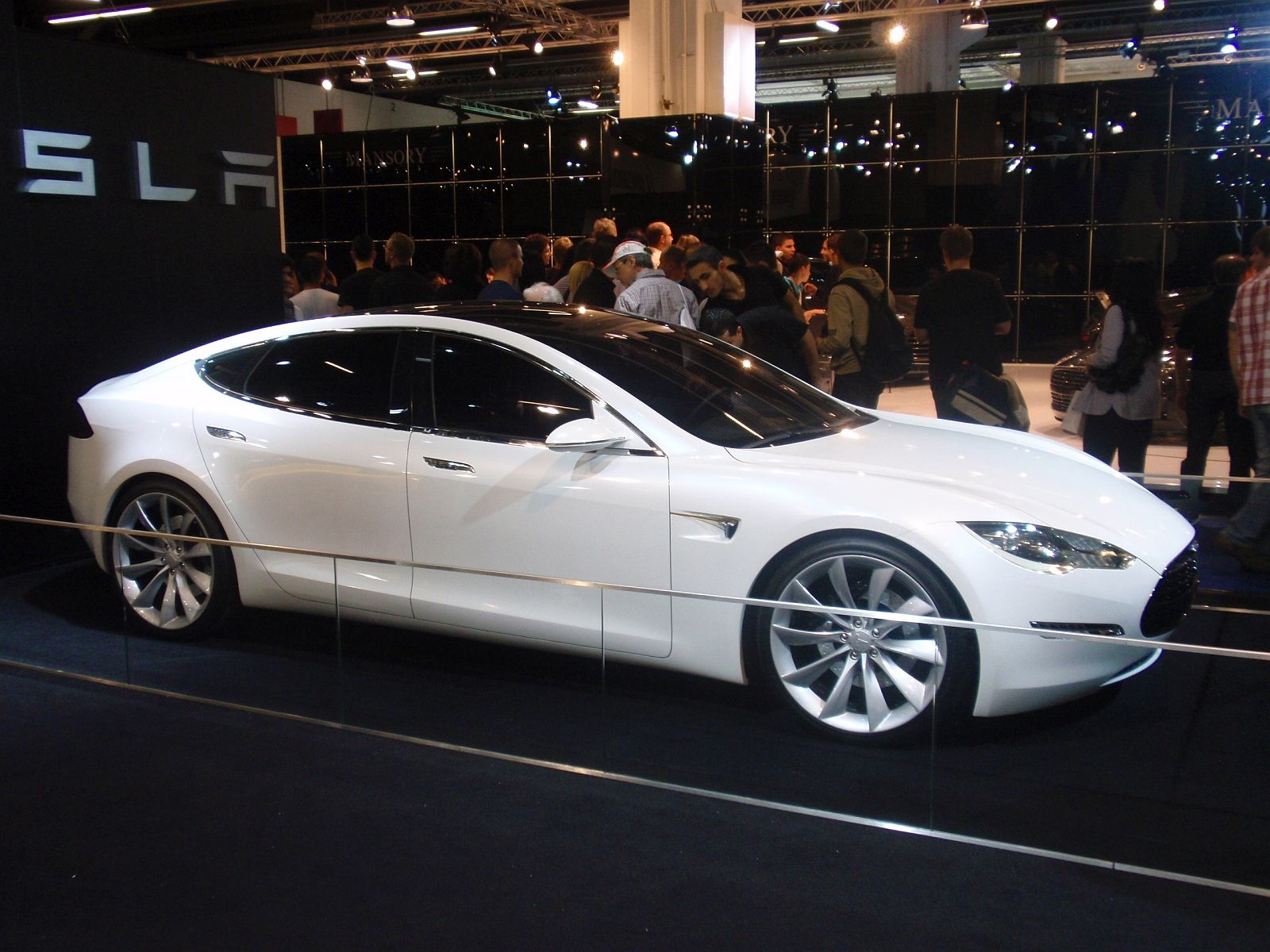 Tesla Model S prototyp