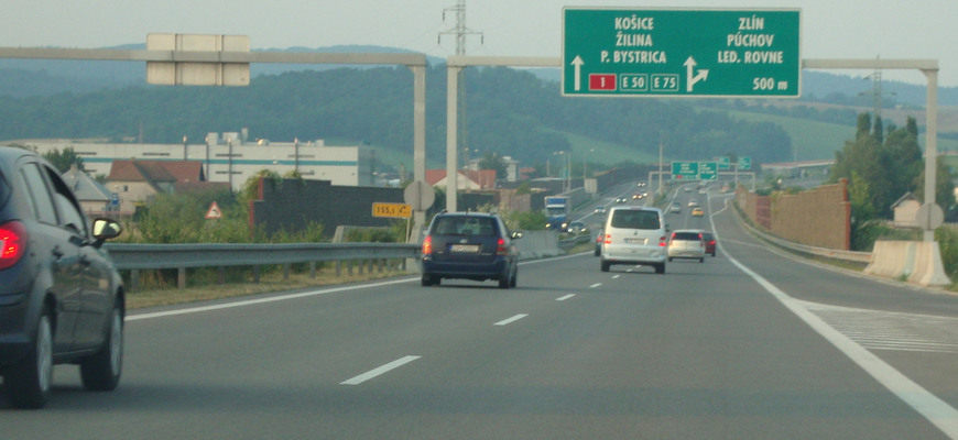 Oškrtajú nové diaľnice pre stredné Slovensko!? Autá vraj pôjdu severom krajiny