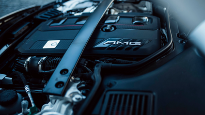MERCEDES-AMG KONČÍ SO ŠTVORVALCOVÝMI HYBRIDMI: R6 A V8 OPÄŤ V KURZE