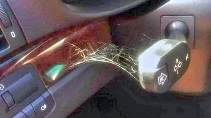 PRINÚTI BMW VODIČOV POUŽÍVAŤ SMEROVKY?