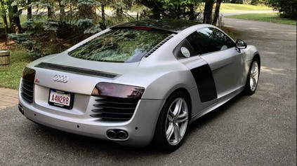 NEUVERÍTE, ČO MÁ POD KAPOTOU TÁTO REPLIKA AUDI R8. NESKUTOČNE KLAME TELOM