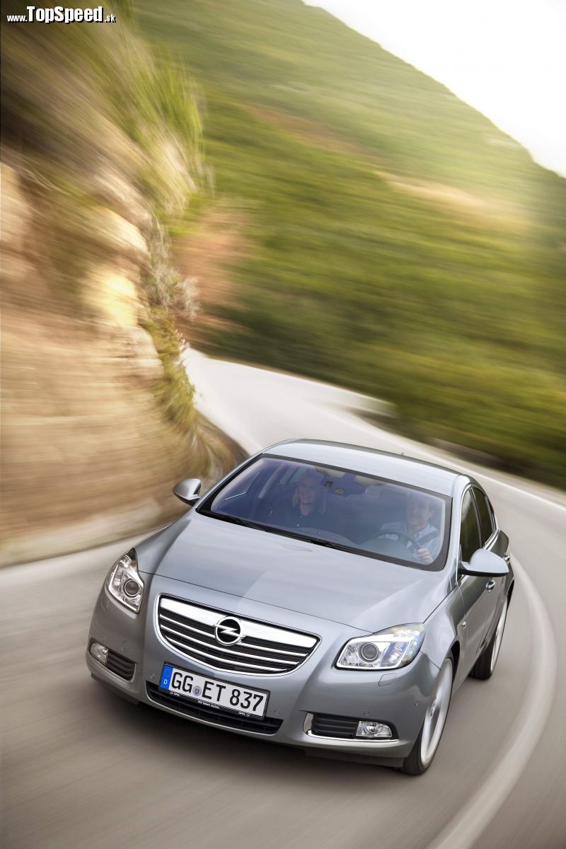 Opel rozšíril svoju ponuku podvozku SuperSport aj do Insignie 2,0 CDTI a 2,0 Turbo.