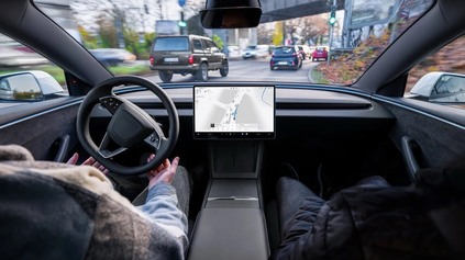TESLA FSD V EURÓPE ČAKÁ KĽÚČOVÉ ROZHODNUTIE. TVRDÍ, ŽE MÁ 4,1-KRÁT NIŽŠIU NEHODOVOSŤ