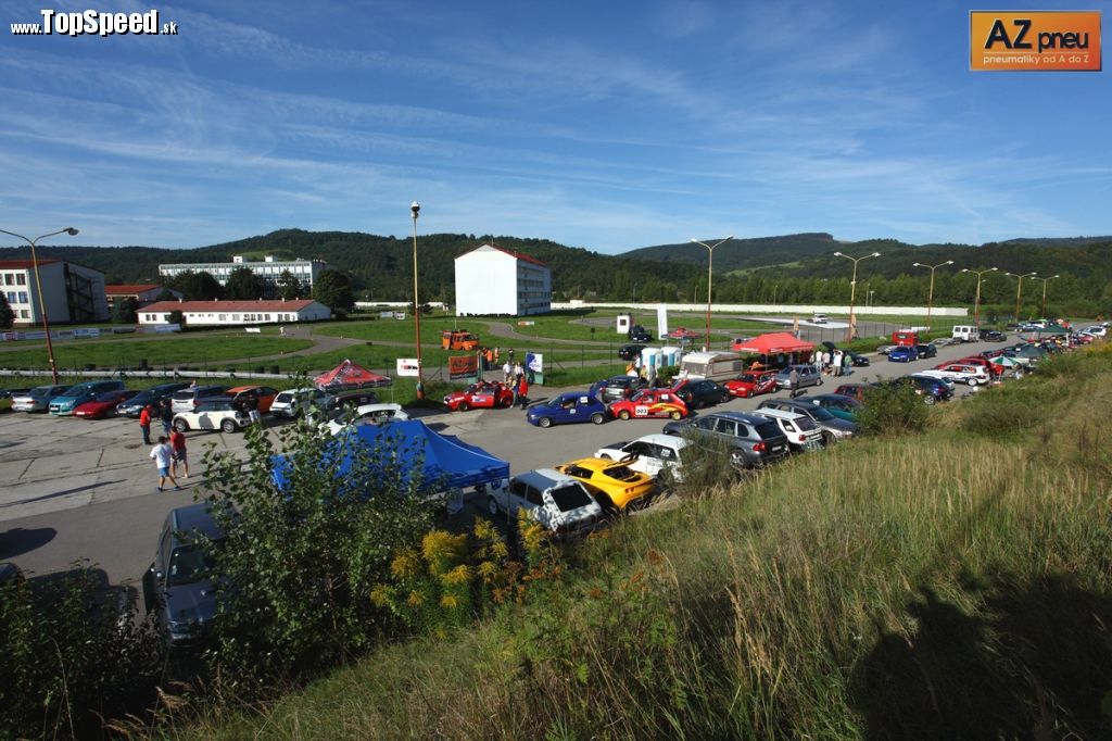 Depo v Púchove patrí medzi najväčšie v rámci seriálu AZ pneu AutoSlalom. Jazdci to patrične oceňujú.