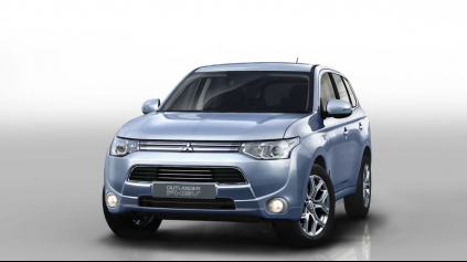 PÄŤ ROKOV NÁSKOKU PRED OSTATNÝMI. MITSUBISHI OUTLANDER PHEV