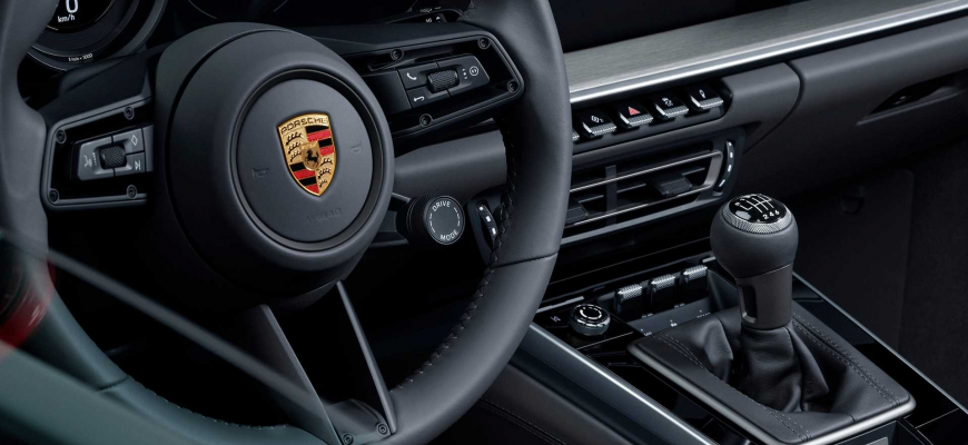 Porsche 911 dostane manuálnu prevodovku. Zadarmo uberie 38 kg