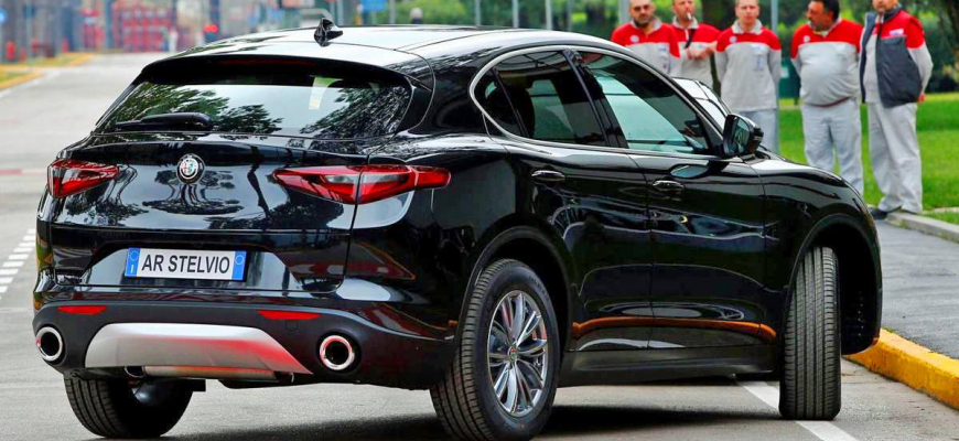 Pozrite ako vyzerá SUV Alfa Romeo Stelvio v bežných verziách