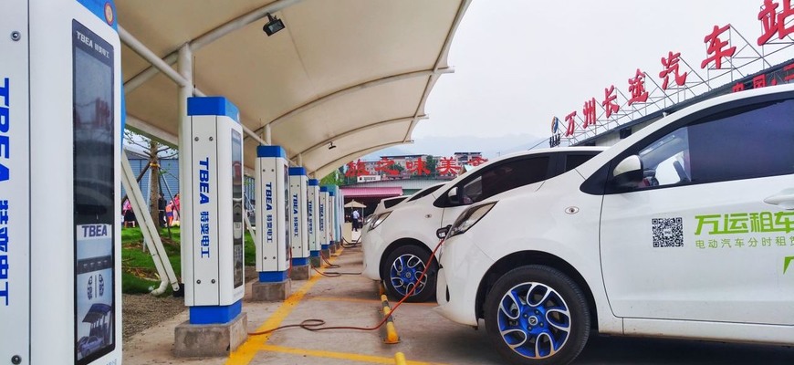 Čína významne znižuje dotácie na elektromobily, o rok ich prestane podporovať úplne