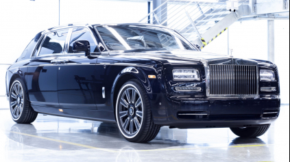 POSLEDNÝ ROLLS-ROYCE PHANTOM 7. GEN. VYZERÁ AKO PARNÍK NA KOLESÁCH