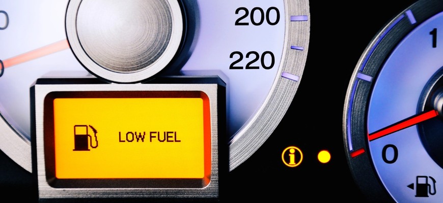 Jazdenie na rezervu: Varovný signál, ktorý o vodičovi veľa prezradí