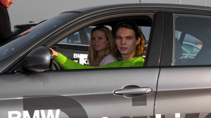 VALENTÍN V ŠKOLE ŠMYKU SUPERDRIVE - DVOJICA ZA POLOVICU!