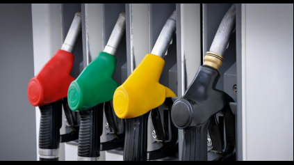 Ropa začala opäť klesať. Pôjdu ceny palív dole?