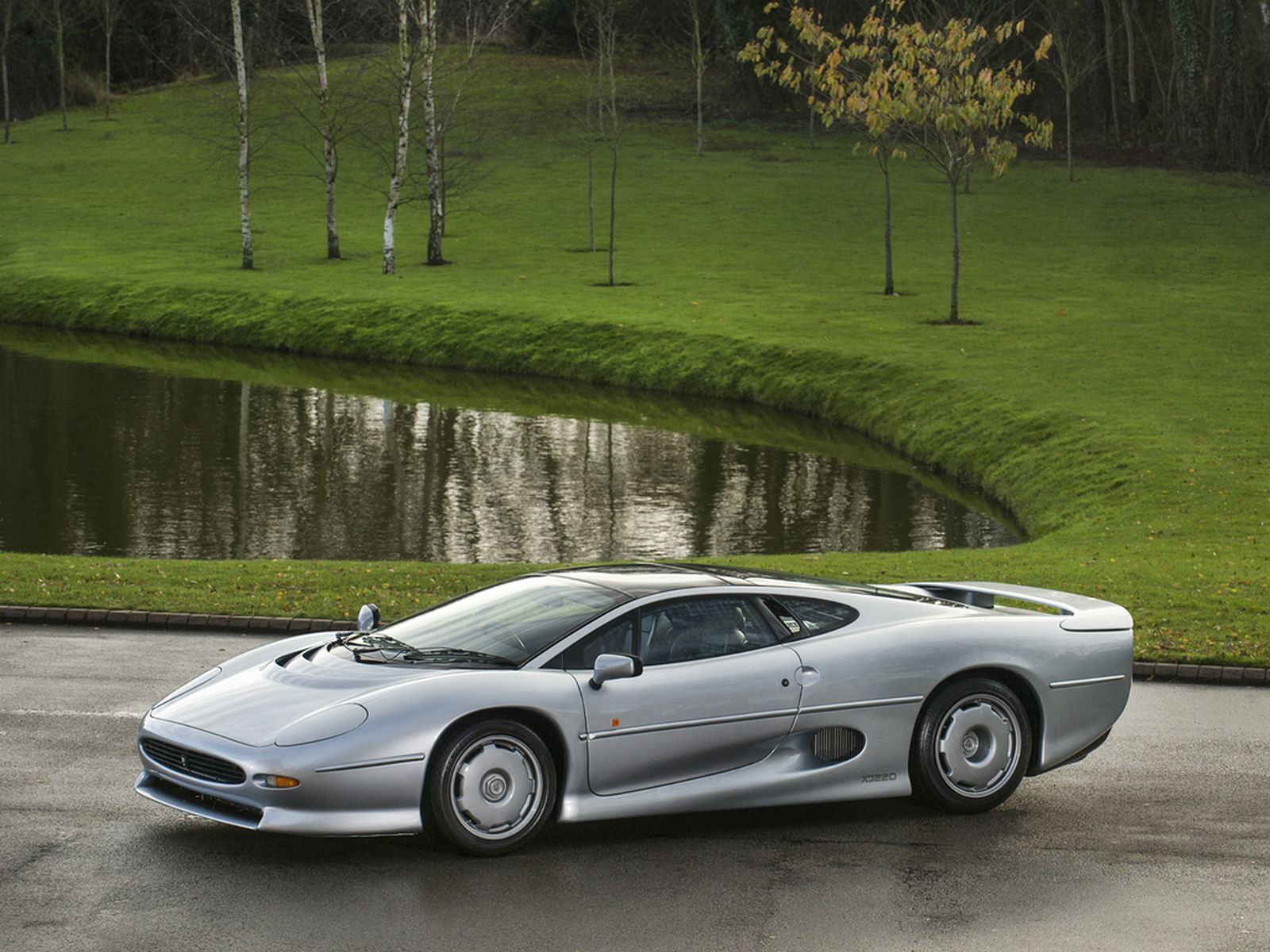 Jaguar XJ220