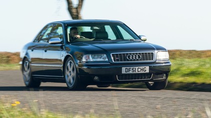 Audi A8 D2 má tiež už nárok na veteránske značky, ďalšia nemecká limuzína má 30 rokov