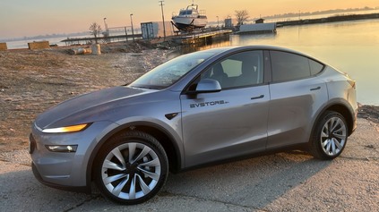 NOVÁ TESLA Y JUNIPER SA EŠTE RIADNE NEPREDÁVA, UŽ AKTUALIZOVALI PONUKU