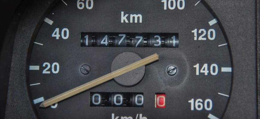 Stáčanie odometrov? Podvodníci ročne ošmeknú Slovákov aj o 220 miliónov eur