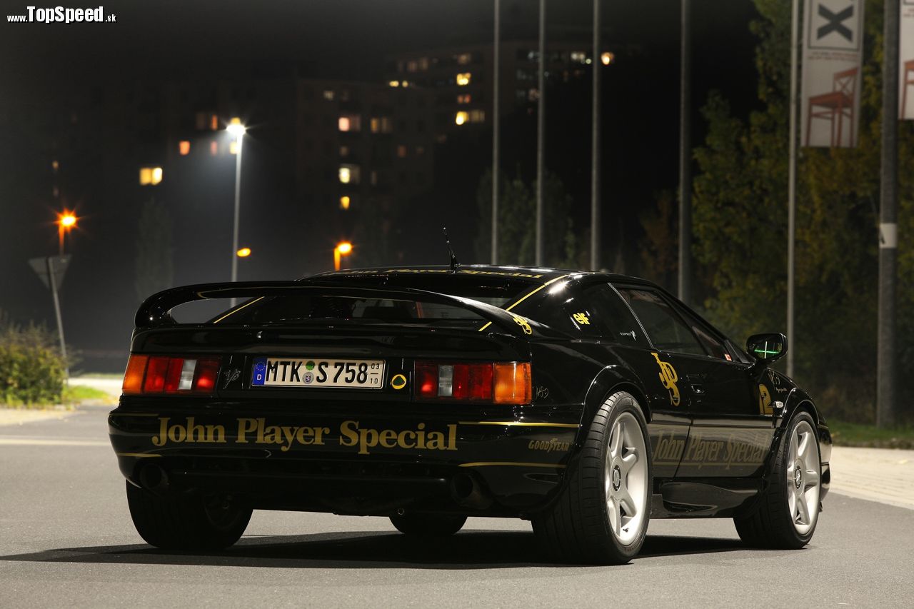 Lotus Esprit JPS Ayrton Senna tribute od Cam Shaft. Nádhera.