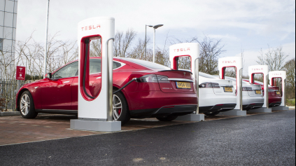 Nabíjanie na Superchargeroch nebude mať Tesla Model 3 zdarma
