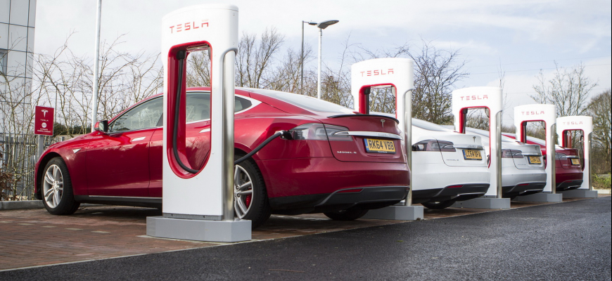 Nabíjanie na Superchargeroch nebude mať Tesla Model 3 zdarma
