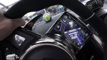 Koenigsegg Jesko má volant budúcnosti. Schová aj Formulu 1