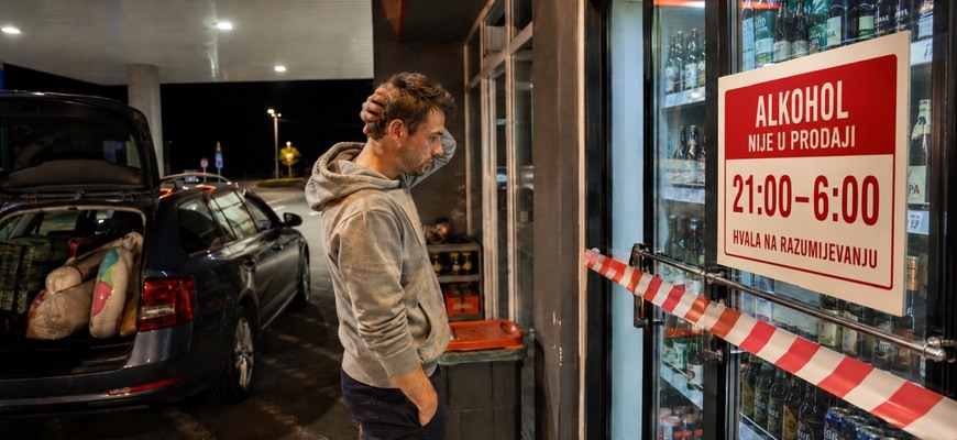 Zákaz predaja alkoholu na benzínkach: Po deviatej večer máte smolu