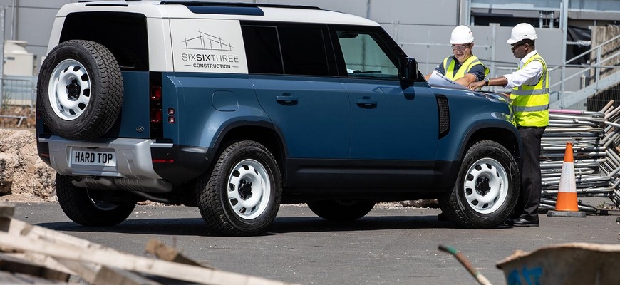 Land Rover predstavil pracovný Defender. Klame telom aj výbavou