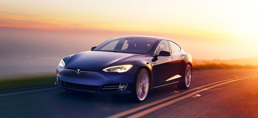 Tesla Model S je prvým elektromobilom s dojazdom takmer 650 km