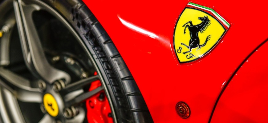 Peniaze nestačia. Ferrari nepredá novinku hocikomu