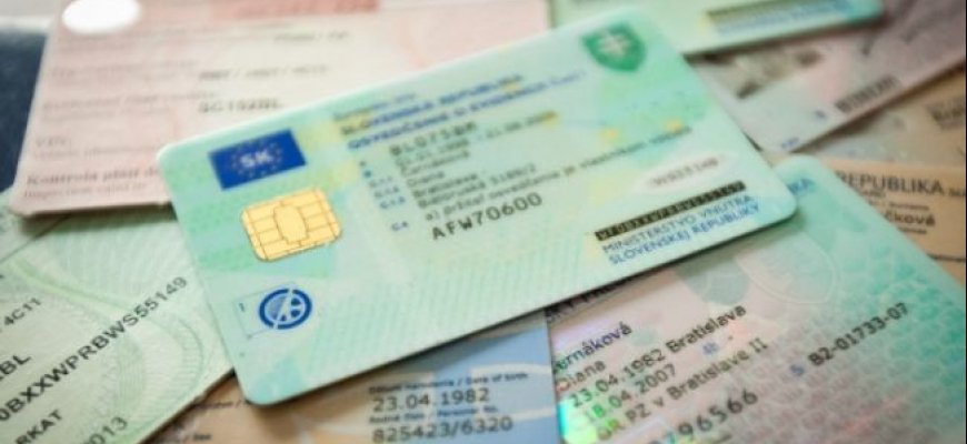 Na 3,356 mil. vodičákov v SR pripadá 2,795 mil. áut