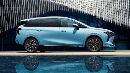 FORTHING U-TOUR ZLACNEL O 3000 EUR. 7-MIESTNE MPV ZA 26 990 EUR!
