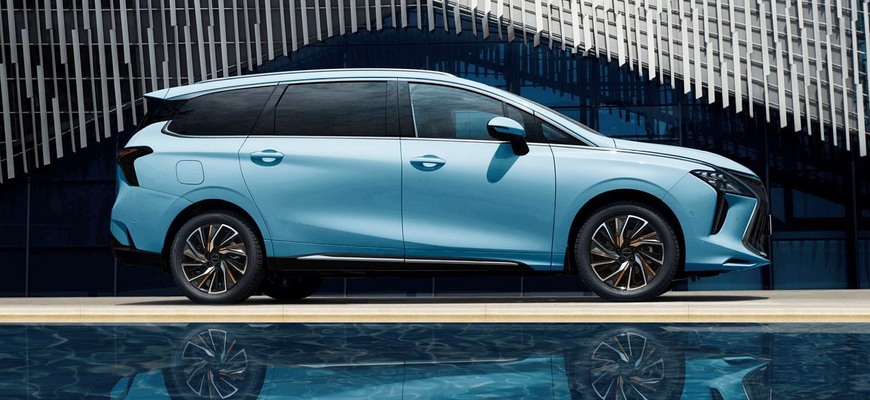 Forthing U-Tour zlacnel o 3000 eur. 7-miestne MPV za 26 990 eur!