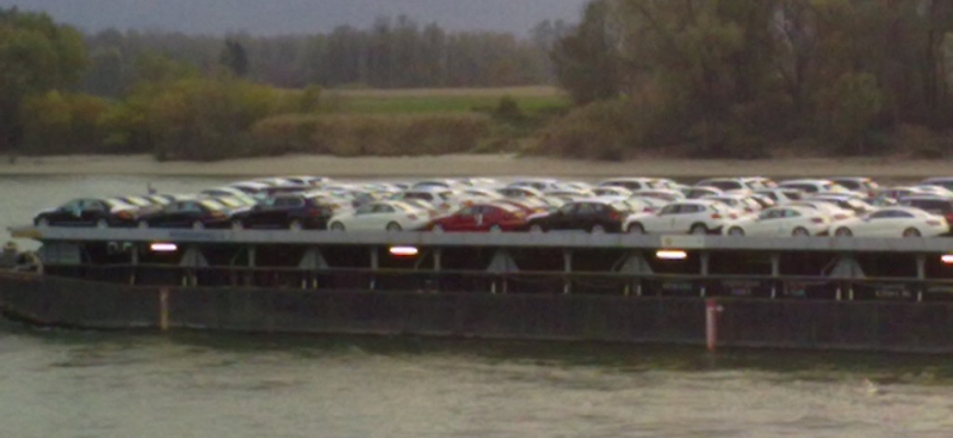 Ako Dunaj prepravuje autá vo veľkom? BMW a Mercedes