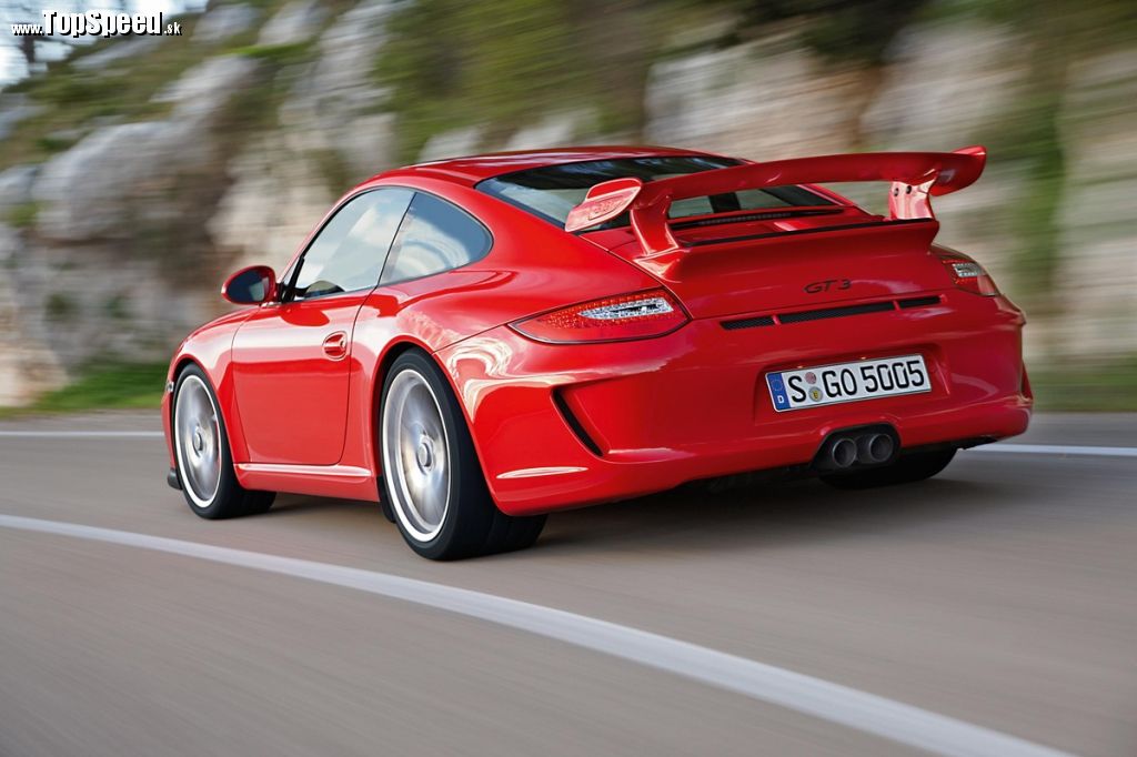 Porsche 911 GT3 bolo vždy známe svojím krídlom a prepracovanou aerodynamikou