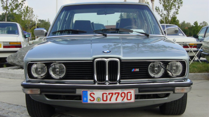 Spomeňme si na prvé BMW radu 5 (E12 1972-1981)