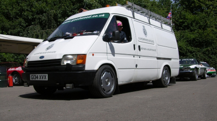 ZABUDNUTÁ HISTÓRIA: TENTO FORD TRANSIT JE OTCOM JAGUARU XJ220