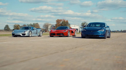 MODEL S PLAID PREDVÁDZA EXTRÉMNU AKCELERÁCIU: TESLA V ŠPRINTE ZNIČILA HYPERŠPORT PORSCHE