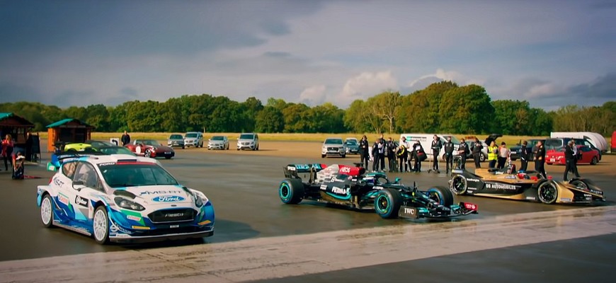 Súboj titánov: Formula 1 vs WRC vs Formula E. Kto vyhrá drag race na mokrej trati?