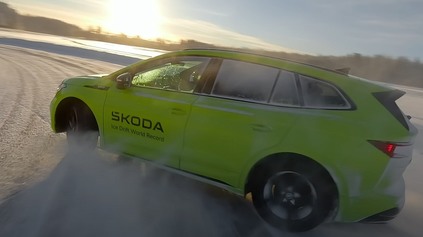 SUVERÉNNE NAJDLHŠÍ DRIFT. ELEKTRICKÁ ŠKODA SA NA ĽADE ŠMÝKALA VIAC NEŽ 7 KILOMETROV!